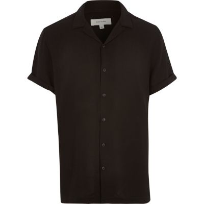 Black revere collar short sleeve shirt